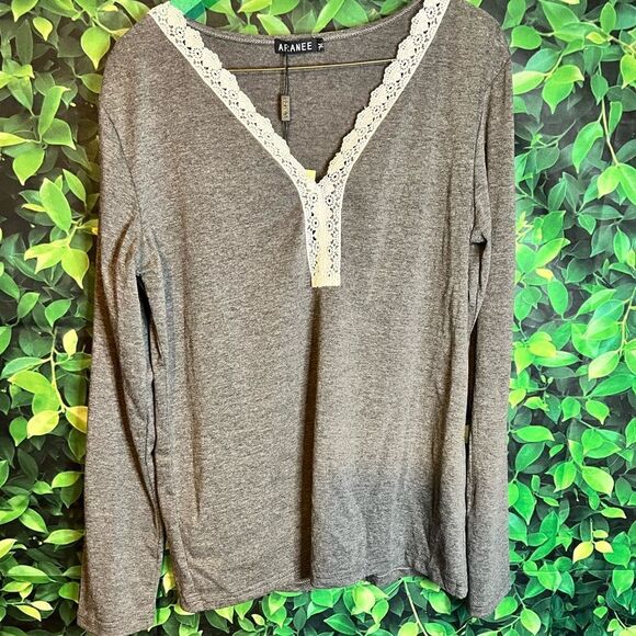 Aranee Blouse  - Picture 1 of 3